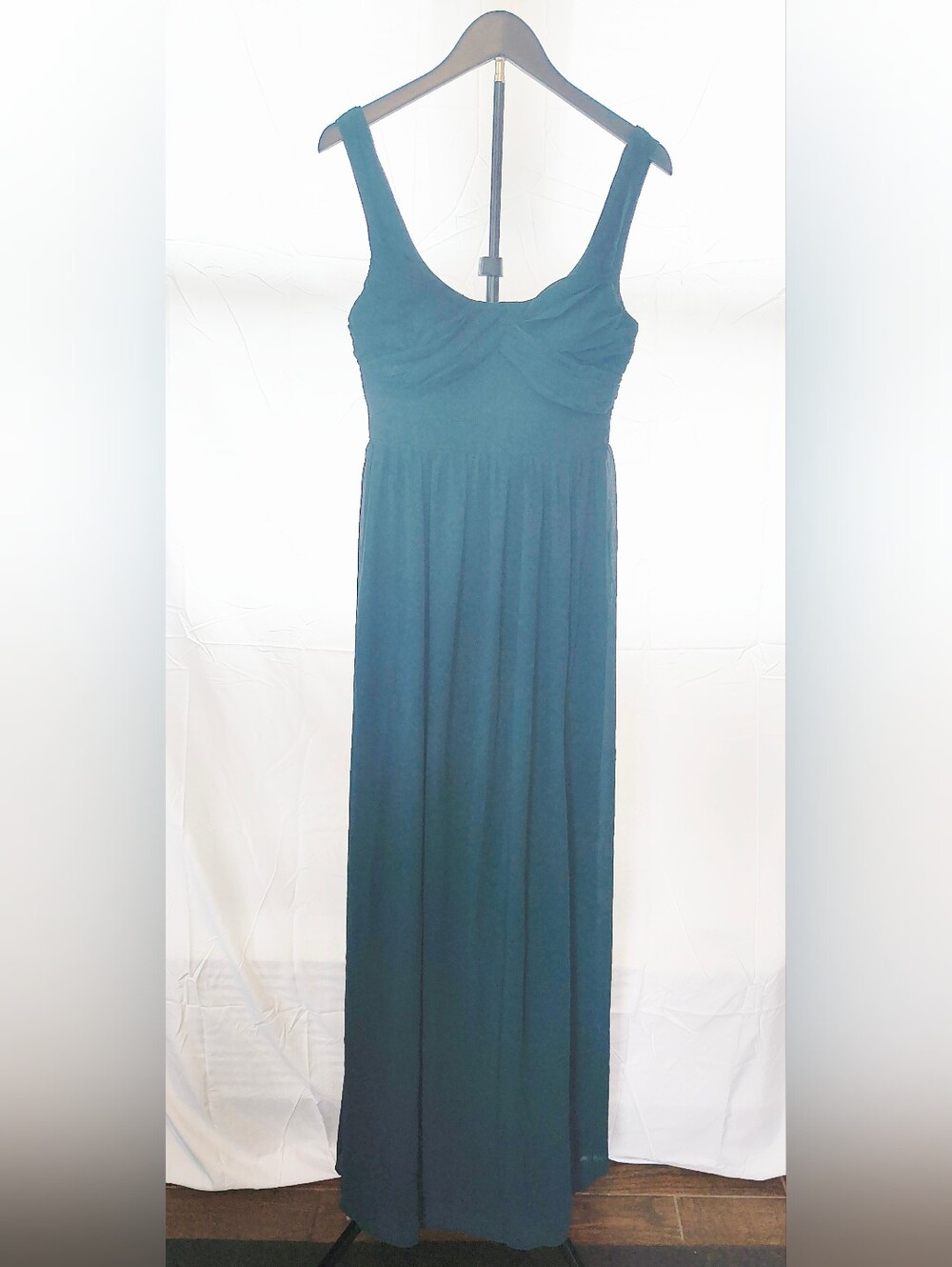 Women's Green Scoop Neck Maxi Dress